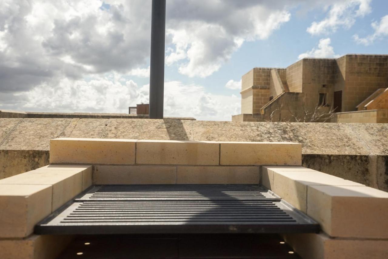 Getawaynpetto Private Duplex Maisonette With Jacuzzi Hot Tub Mgarr Kültér fotó