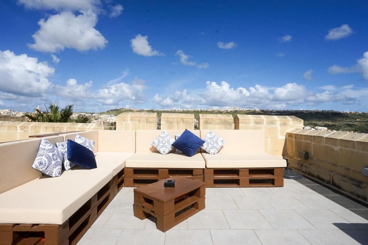 Getawaynpetto Private Duplex Maisonette With Jacuzzi Hot Tub Mgarr Kültér fotó