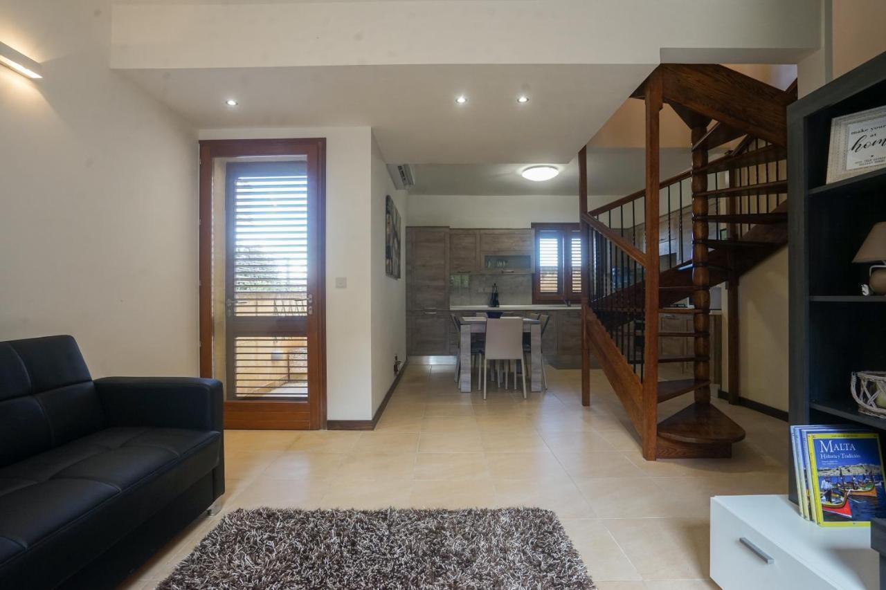 Getawaynpetto Private Duplex Maisonette With Jacuzzi Hot Tub Mgarr Kültér fotó