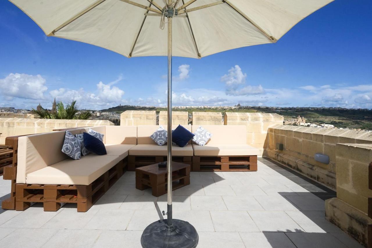 Getawaynpetto Private Duplex Maisonette With Jacuzzi Hot Tub Mgarr Kültér fotó