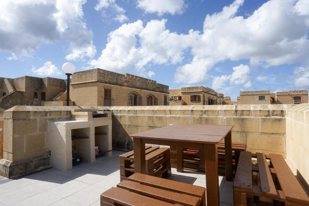 Getawaynpetto Private Duplex Maisonette With Jacuzzi Hot Tub Mgarr Kültér fotó