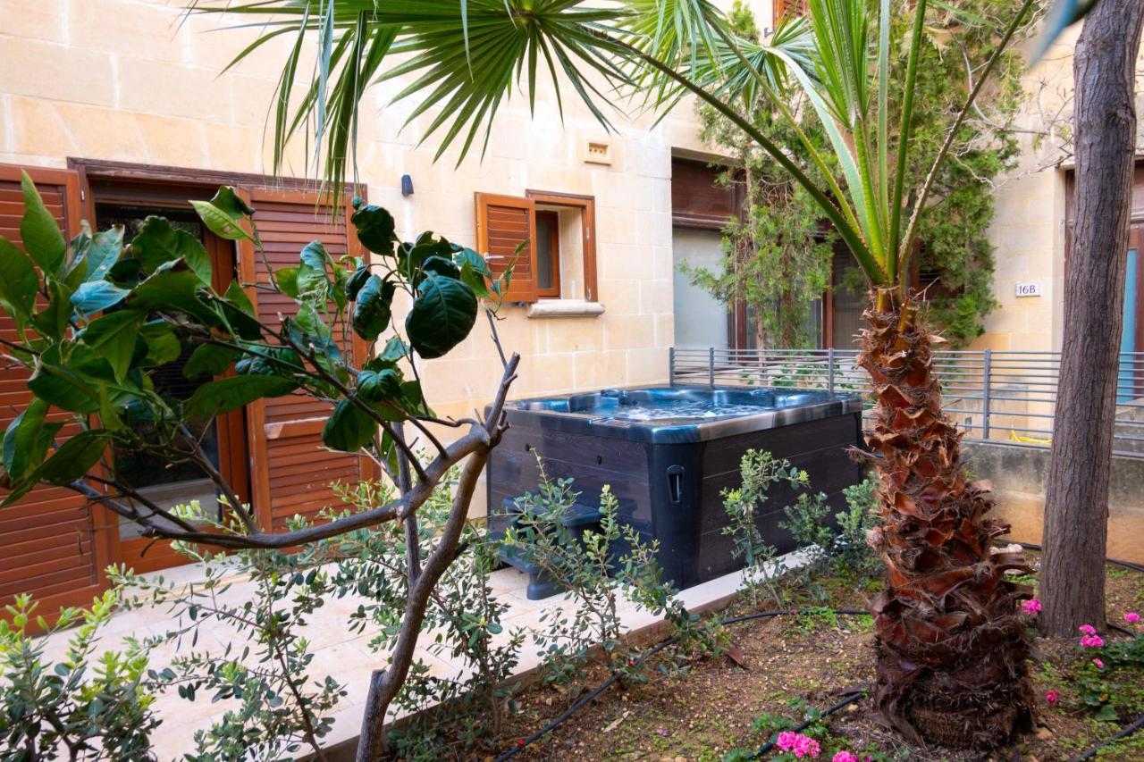 Getawaynpetto Private Duplex Maisonette With Jacuzzi Hot Tub Mgarr Kültér fotó