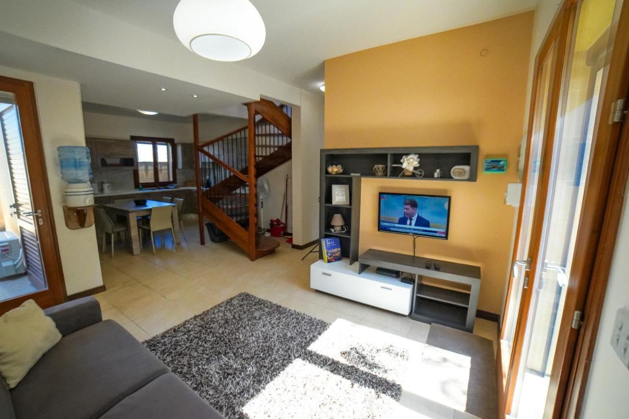Getawaynpetto Private Duplex Maisonette With Jacuzzi Hot Tub Mgarr Kültér fotó