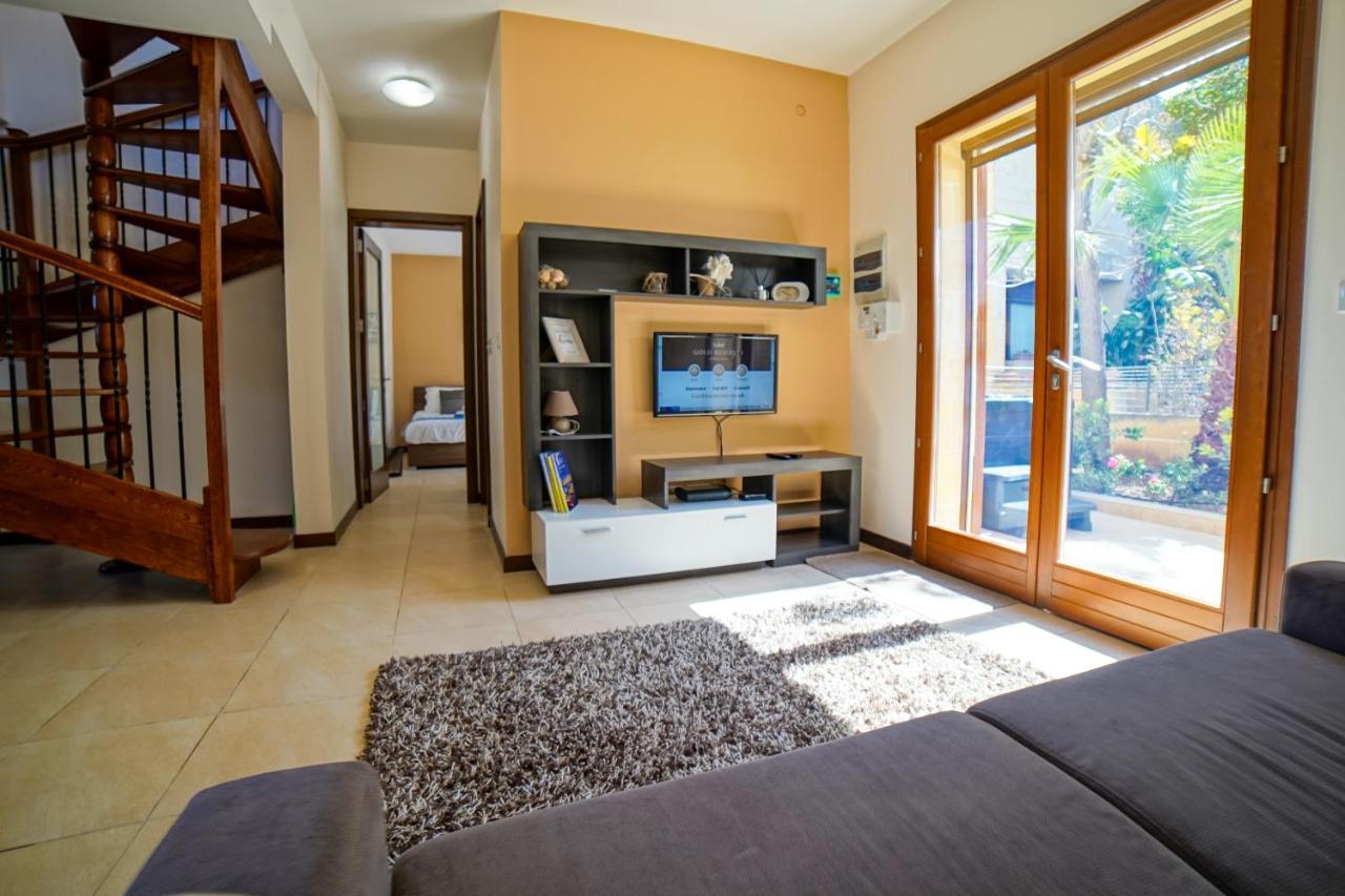 Getawaynpetto Private Duplex Maisonette With Jacuzzi Hot Tub Mgarr Kültér fotó