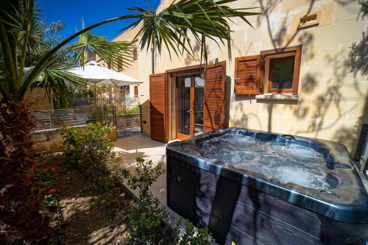 Getawaynpetto Private Duplex Maisonette With Jacuzzi Hot Tub Mgarr Kültér fotó